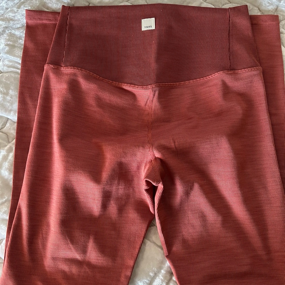 Vuori Clean Elevation Leggings. Size Small